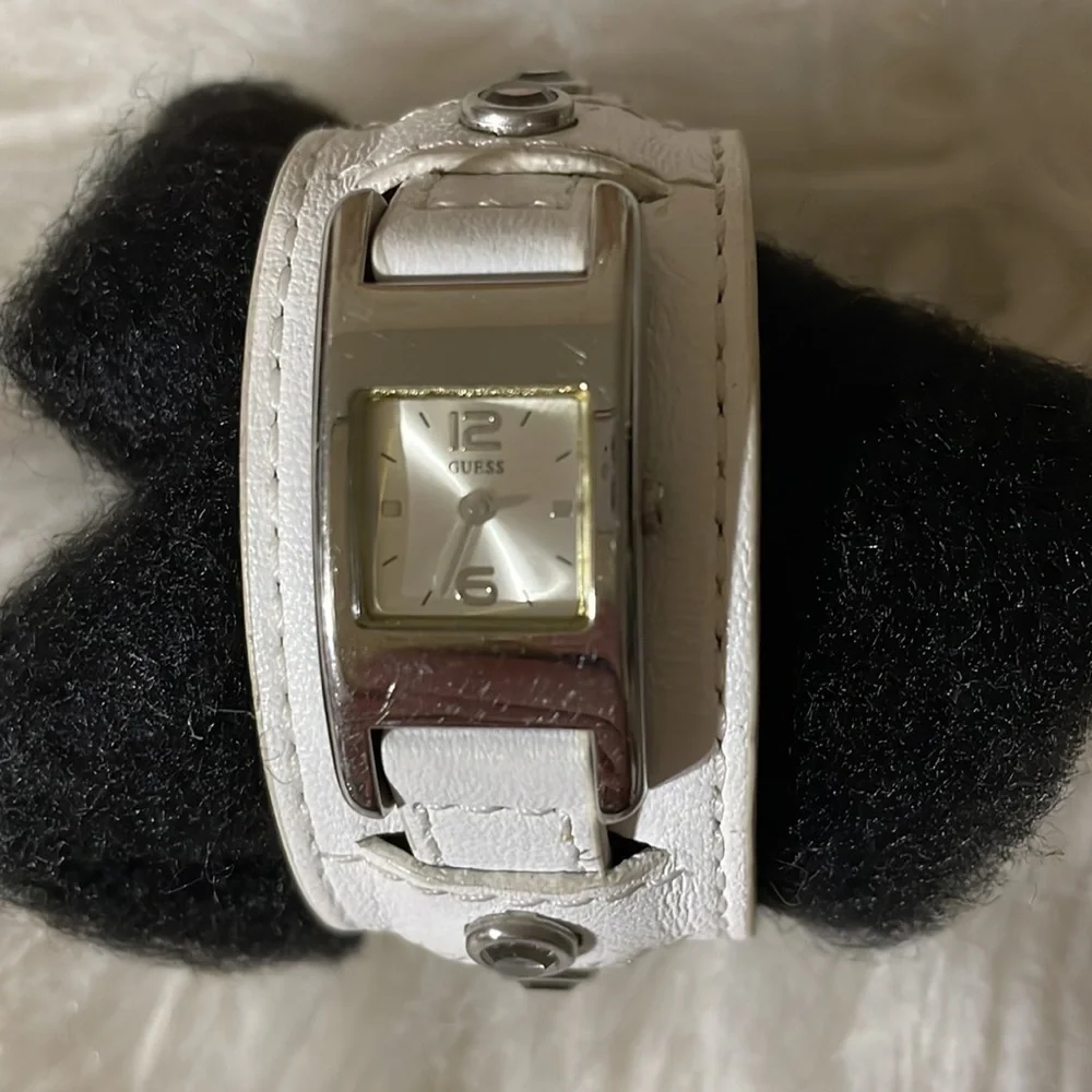 Guess Watch White Leather Watch Genuine Guess Watch Hard to Find⌚️🔻NEW BATTERY
